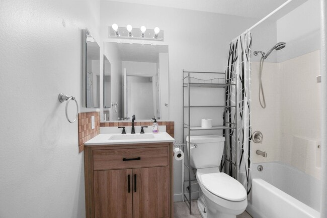 Building Photo - 5 Bed 3 Bath Home in Rigby