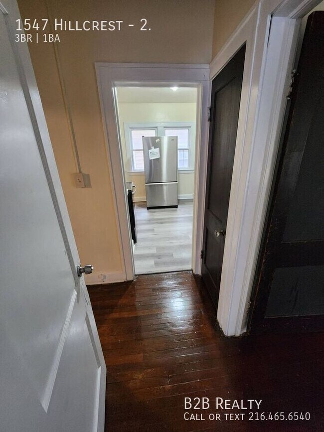 Building Photo - 1547 Hillcrest-2.