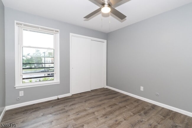 Building Photo - 190 Park St