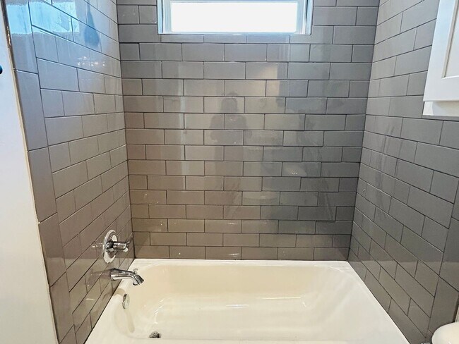 Building Photo - 104 N Harrison Ave