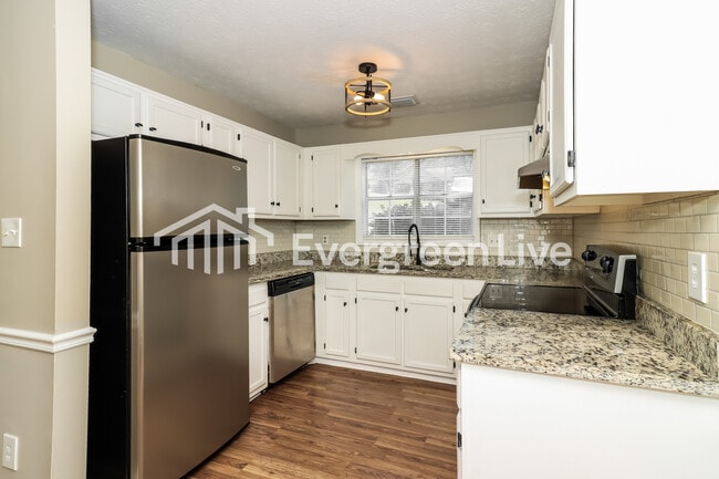 Building Photo - 4947 Farmstead Ct NE