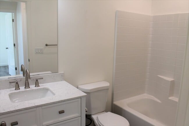 Building Photo - New and clean rear unit in duplex