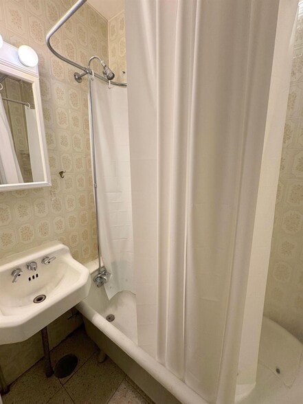 Building Photo - 250 Beacon St