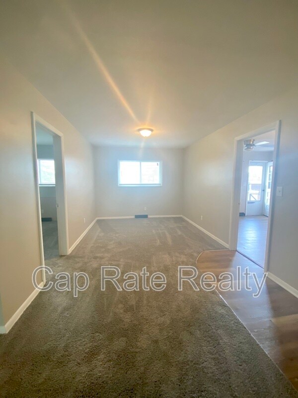 Building Photo - 26 S Hampton Rd