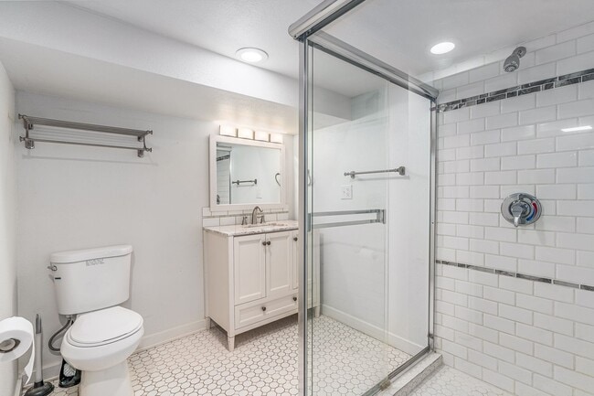 Building Photo - Charming 5-Bedroom South Hill Home Near Manito Par