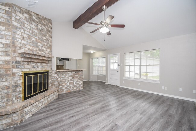 Building Photo - 422 Skywood Dr