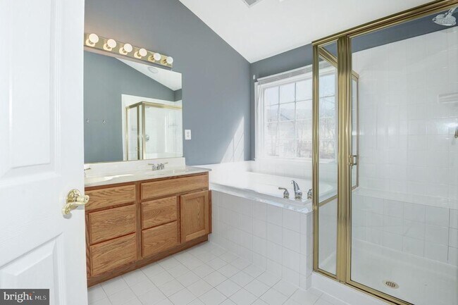 Building Photo - 18818 Silverwood Terrace