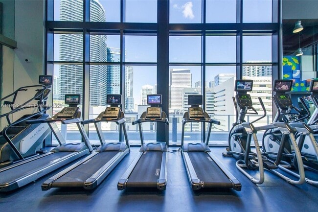 Building Photo - 1010 Brickell Ave