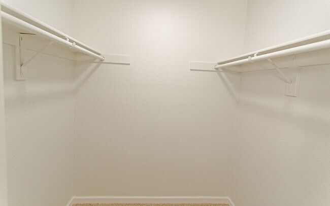 Building Photo - Lovely upstairs 2 bedroom Condo with Modern upgrades in Oceanside