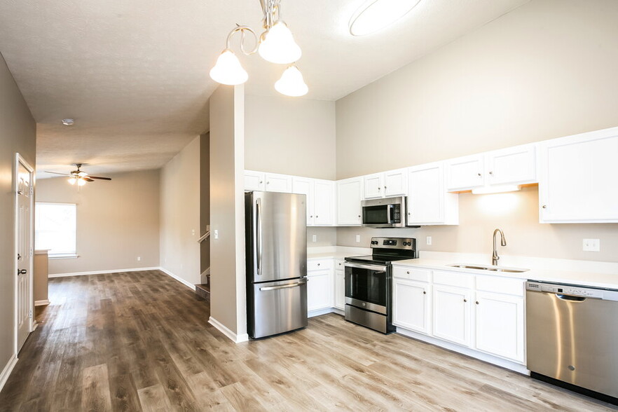 Building Photo - 4087 FairOaks Dr