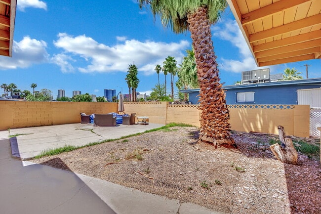 Building Photo - 1304 Rexford Pl