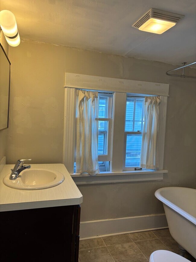Building Photo - 516
