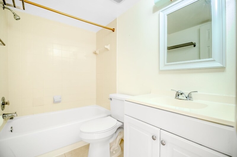 Building Photo - 1515 Huntington Ln