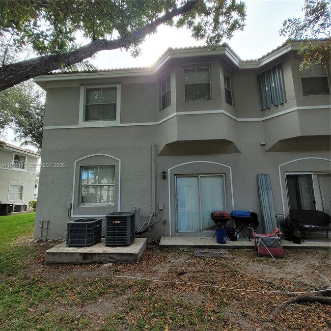 Building Photo - 1663 SE 27th Dr