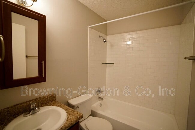 Building Photo - 1305 Acklen Ave