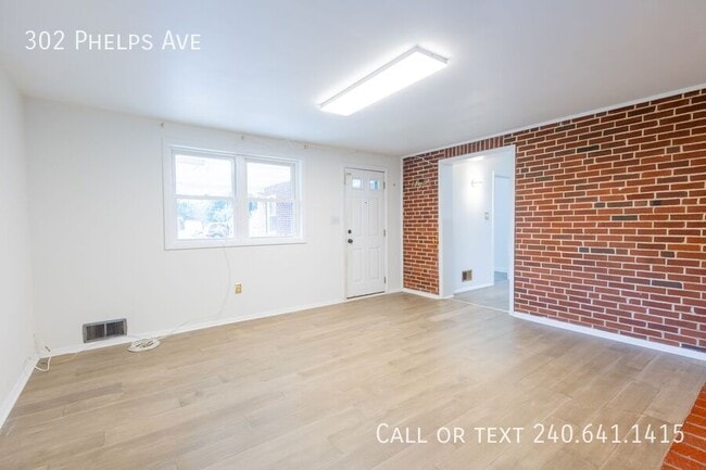 Building Photo - 302 Phelps Ave