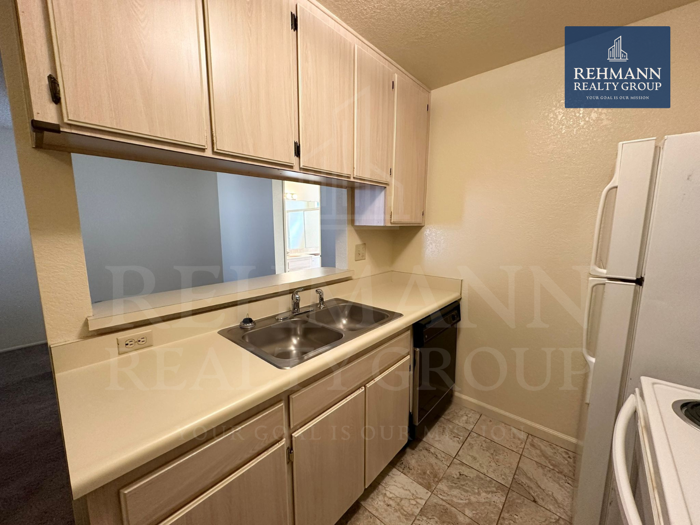 Building Photo - 4177 Iowa St