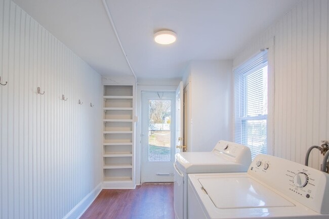 Building Photo - Wonderful Updated TownHouse in the Heart of Middletown - On Main St