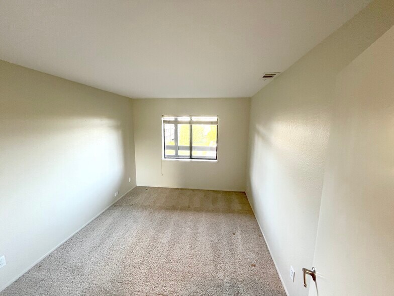 Building Photo - 815 Sea Spray Ln