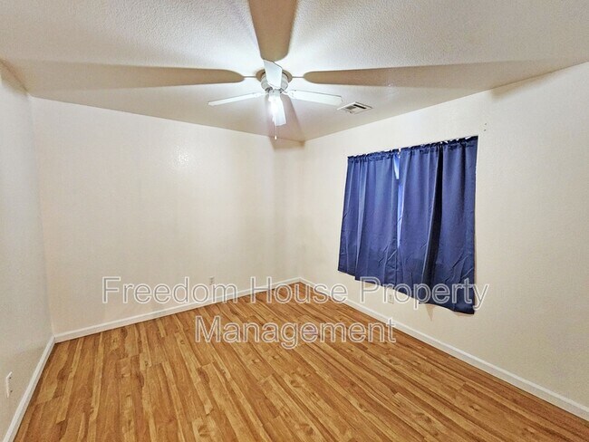 Building Photo - 1700 Sycamore Ave