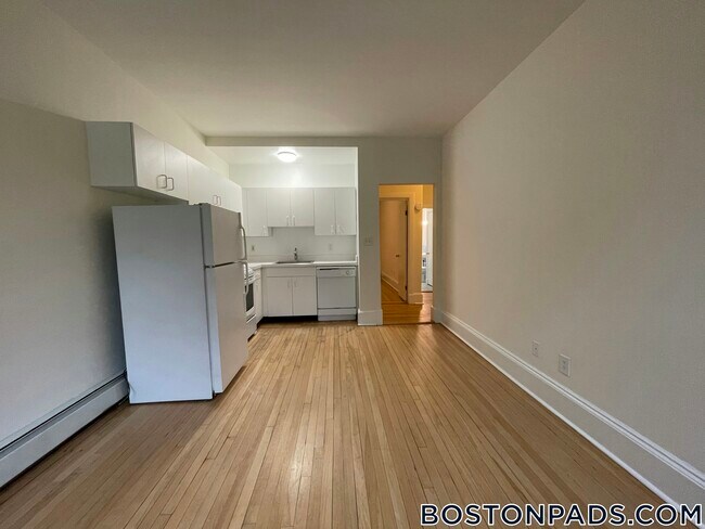 Building Photo - 1539 Beacon St