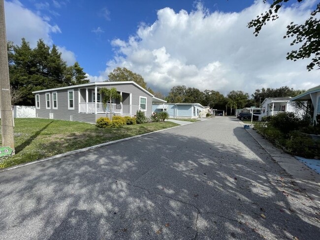 Building Photo - 4300 E Bay Dr