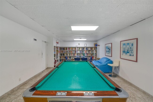 Building Photo - 20500 W Country Club Dr