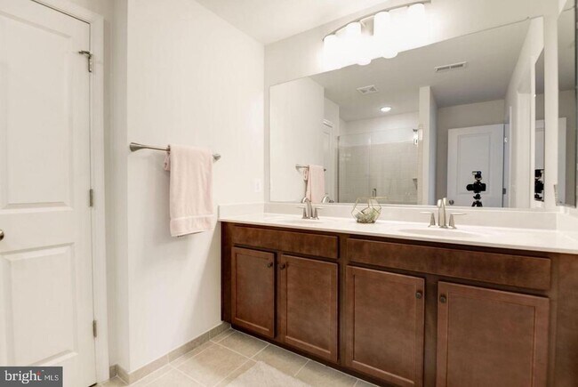 Building Photo - 42482 Dogwood Glen Square