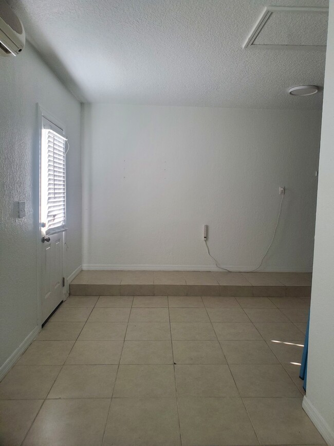 Building Photo - 1806 Grasmere Dr