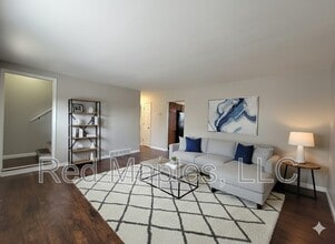 Building Photo - 321-325 Iron St