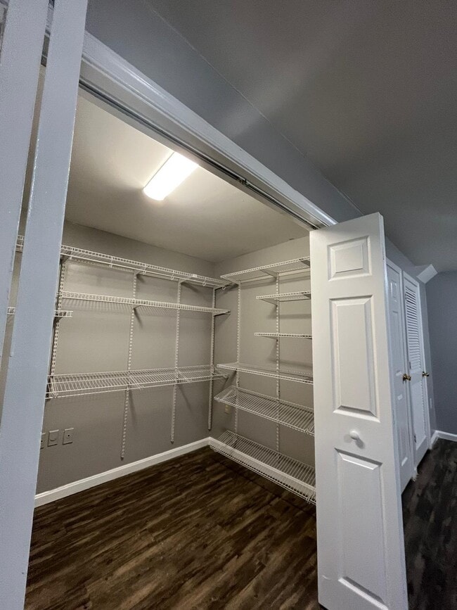 Building Photo - 4674 Mews Dr