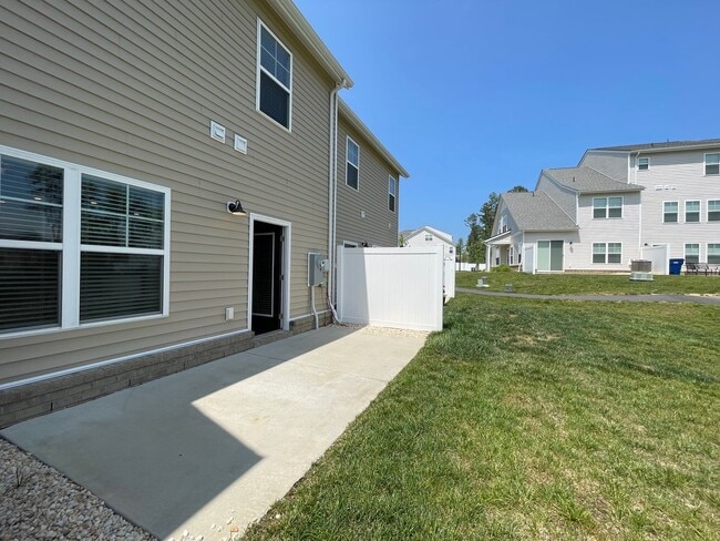 Building Photo - Heron | 3 Bed 2.5 Bath | Garage | 1800 sf | $2726-$2999 | 8, 9, 10, 12, 14, and 15 month lease terms