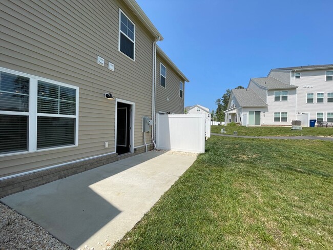 Building Photo - Heron | 3 Bed 2.5 Bath | Garage | 1800 sf