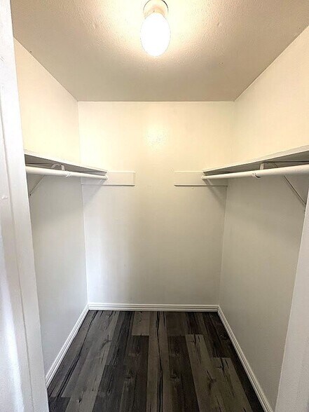 Building Photo - 1310 Bundrant Dr