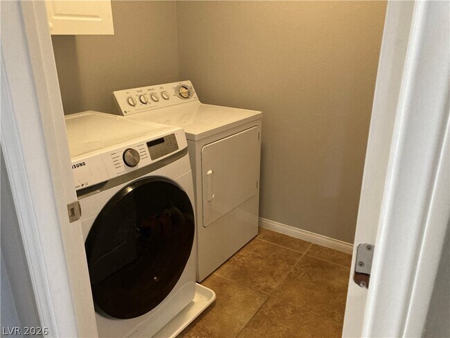 Building Photo - 7020 N Albatross Attic St