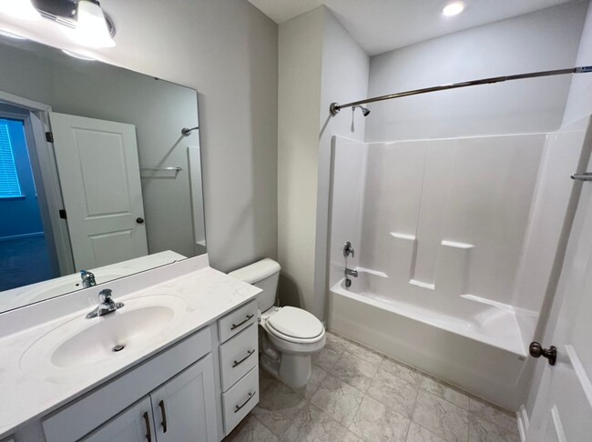 Building Photo - Spacious, Like-New Townhome with Premium F...