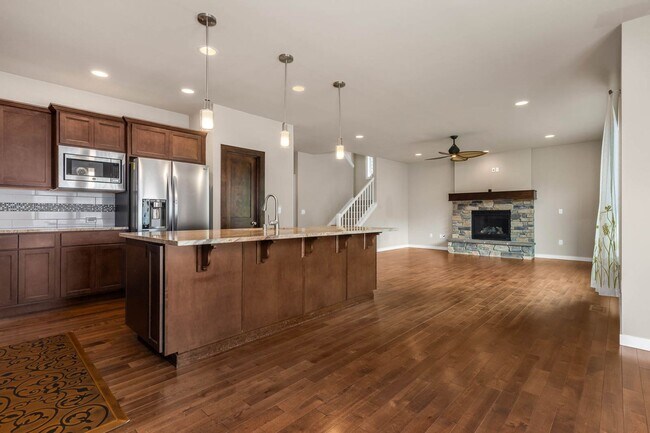 Building Photo - Spacious 5-Bedroom Home with Loft in Beautiful Carnation