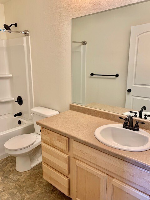 Building Photo - Spacious 3 Bedroom Home in Heron Pointe Subdivision in South Loveland/Berthoud!