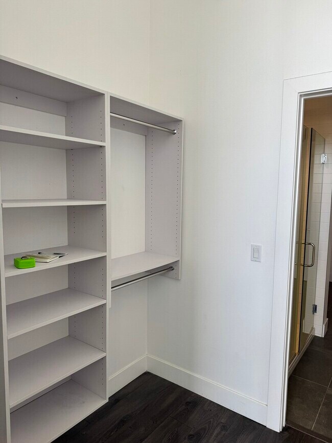 Building Photo - 4000 W Diversey Ave