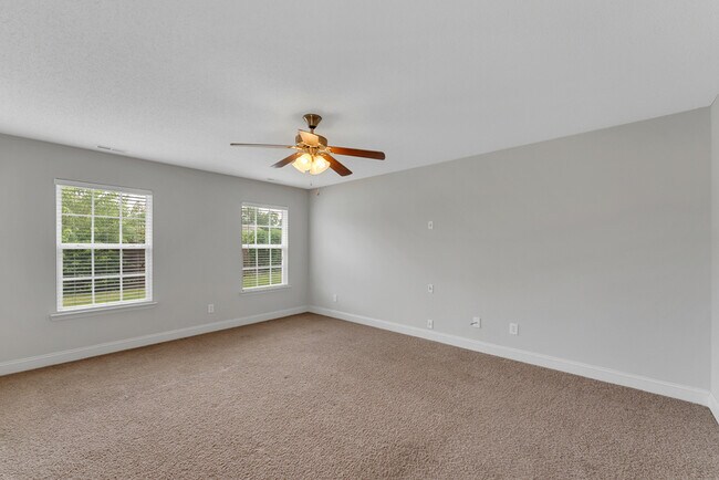 Building Photo - 211 High Green Dr