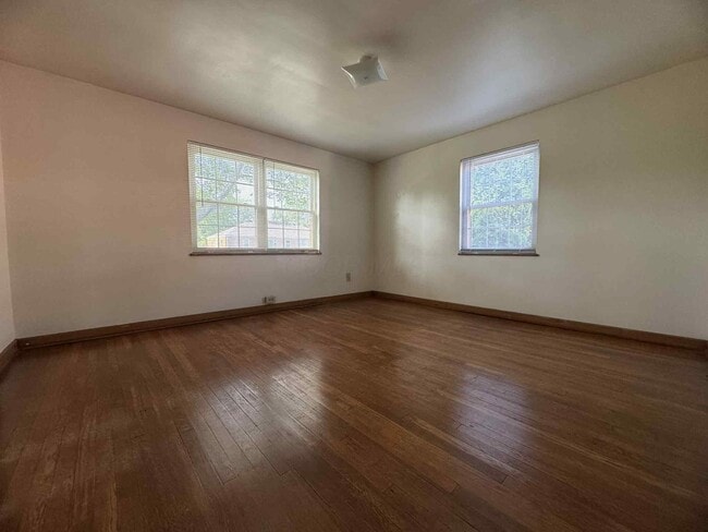 Building Photo - 2021 Harwitch Rd