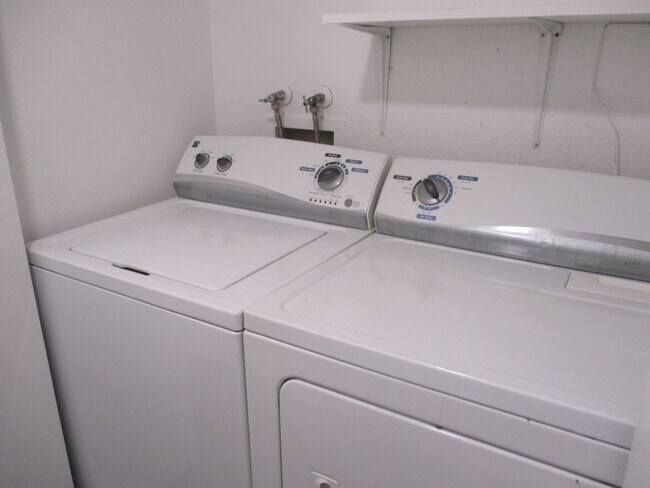 Building Photo - Desirable Chula Vista 2 Bedroom 2 Bath Condo!