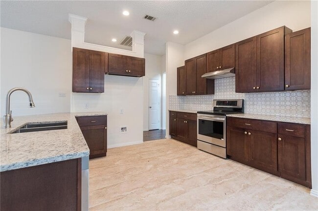 Building Photo - 2108 Monticello Cir