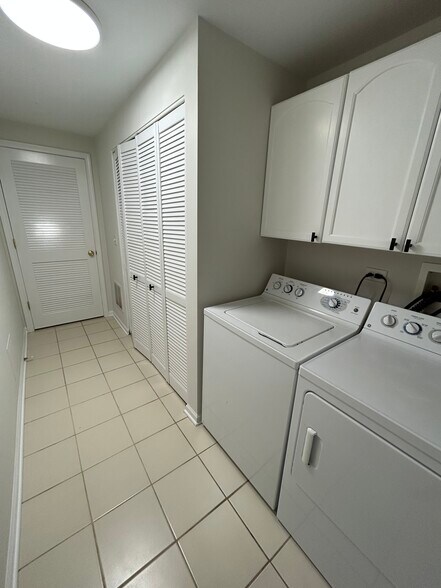 Building Photo - 2375 Chelsea Rd