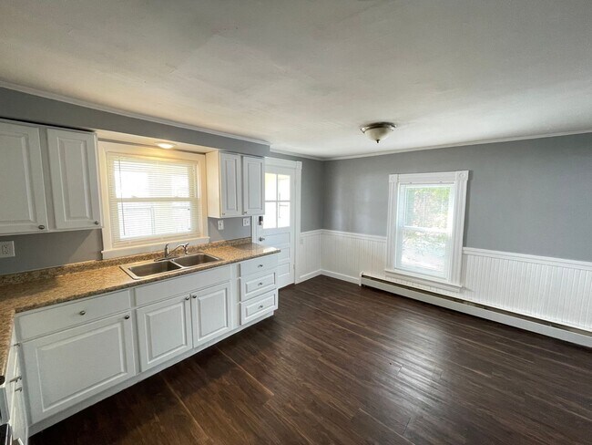 Building Photo - 114 S Jewett St