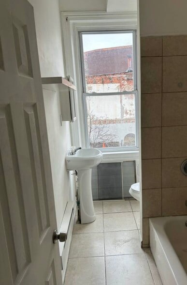 Building Photo - 3053 Frankford Ave