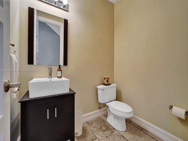 Building Photo - 2356 Wilton Dr