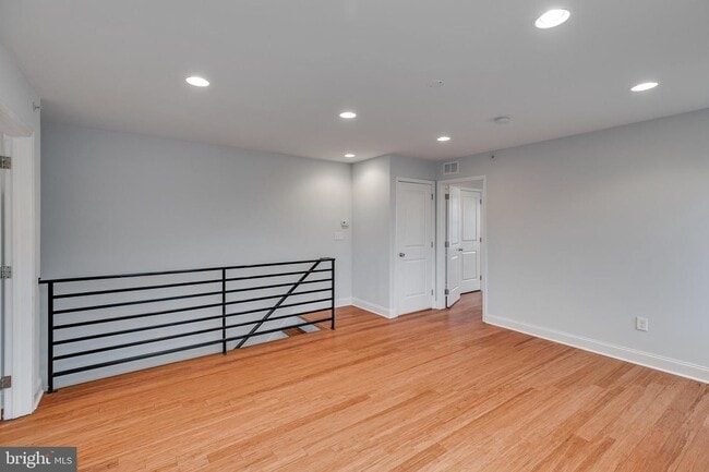 Building Photo - 2401 Carpenter St