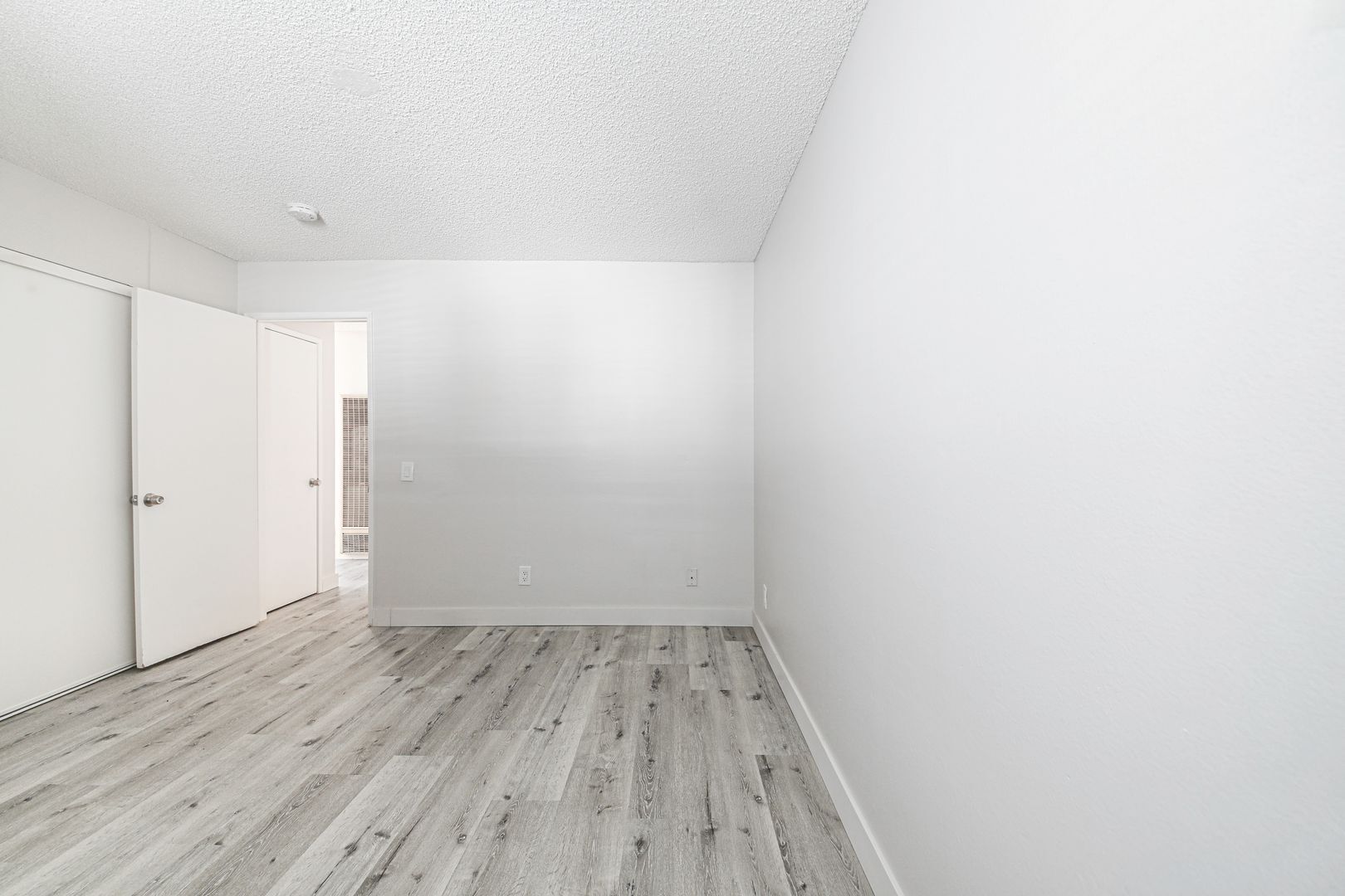 Building Photo - 1128 Stanley Ave