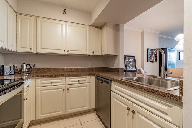 Building Photo - 2333 Feather Sound Dr